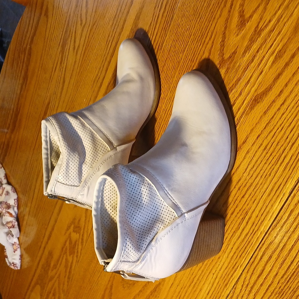 White Mountain booties - Picture 3 of 7